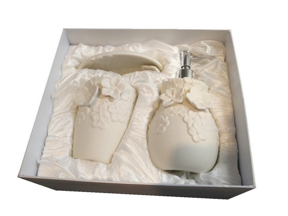 Acquista online White porcelain bathroom set 3 pcs. Primule Line Henriette